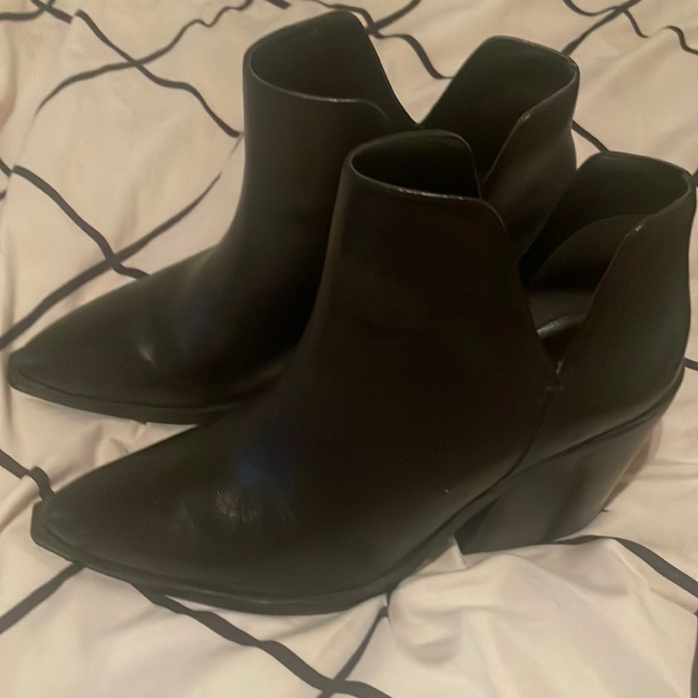 Gianna Bini ankle booties leather upper in great condition